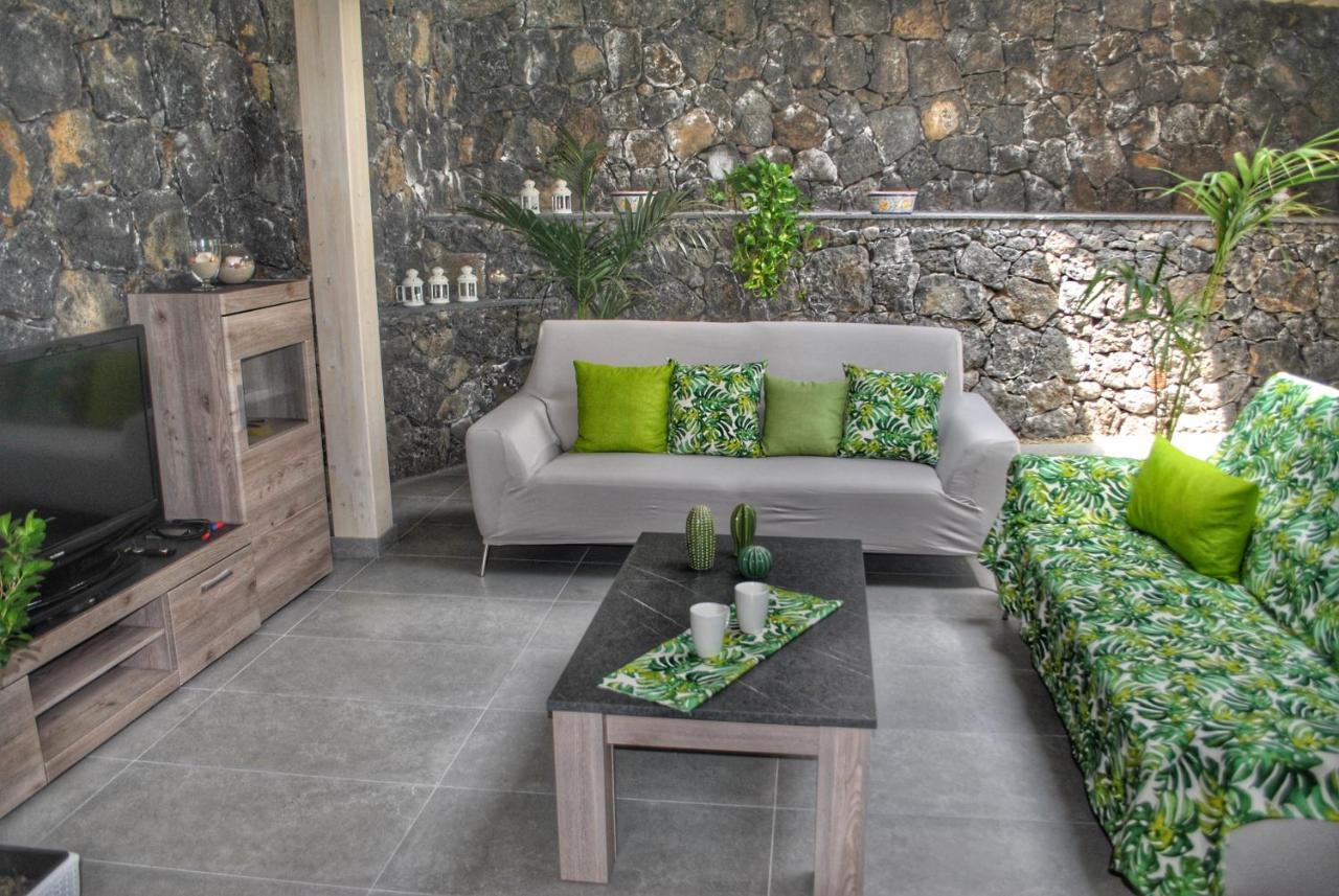 Villa Dedalisa By Holidayngo Acireale Extérieur photo