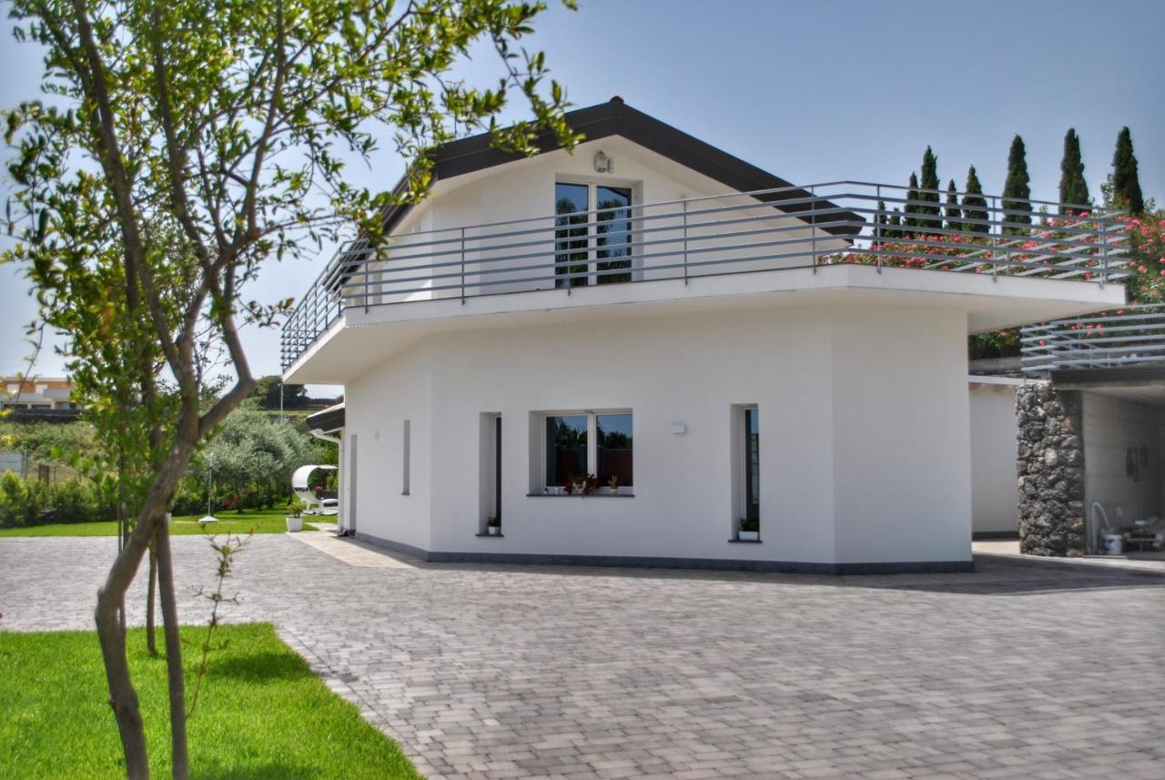 Villa Dedalisa By Holidayngo Acireale Extérieur photo
