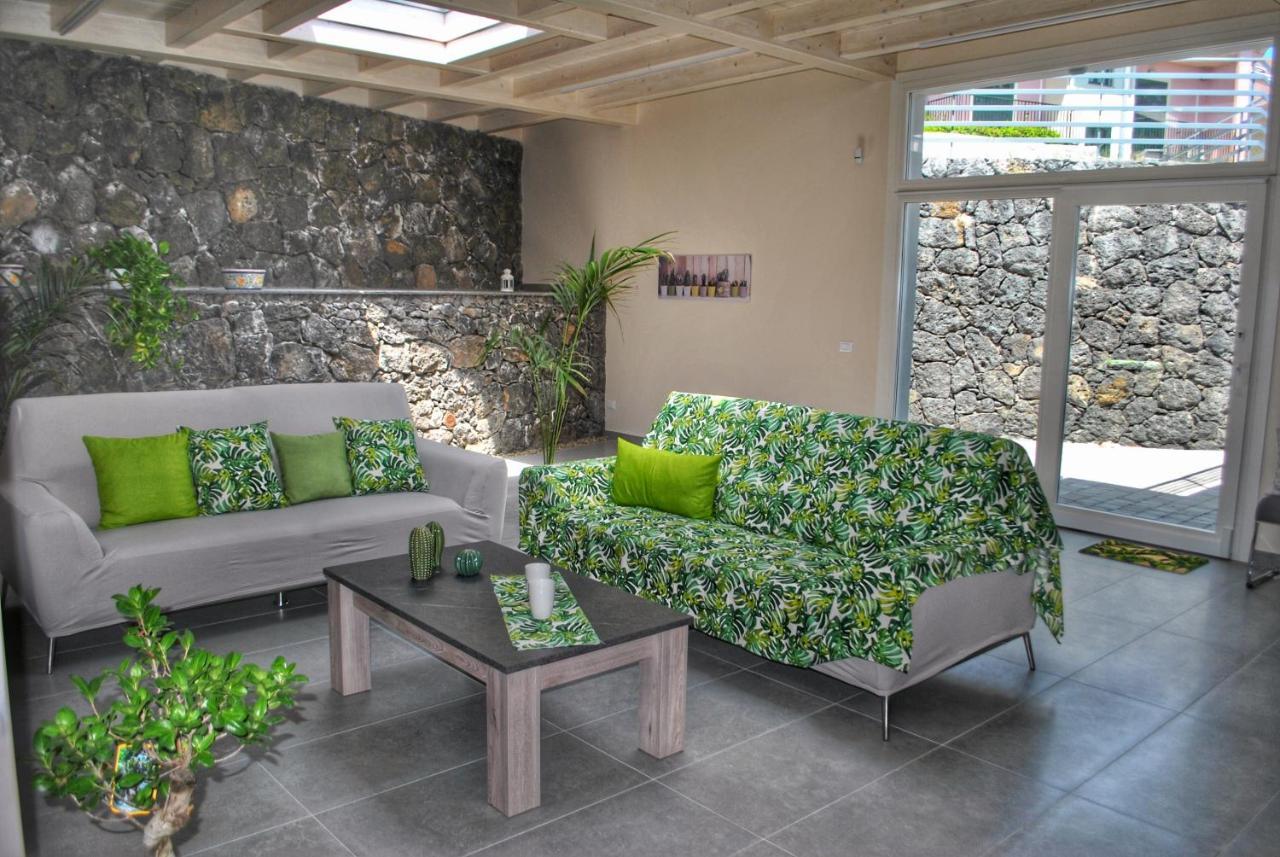 Villa Dedalisa By Holidayngo Acireale Extérieur photo